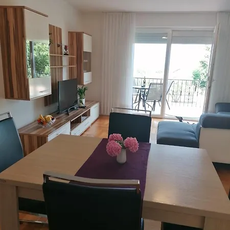 Apartman Cindy Lovran