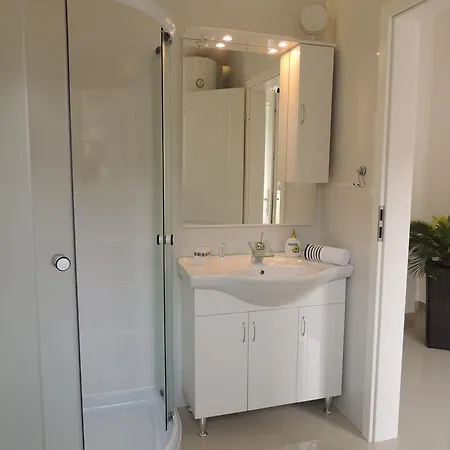 Cindy Apartman Lovran