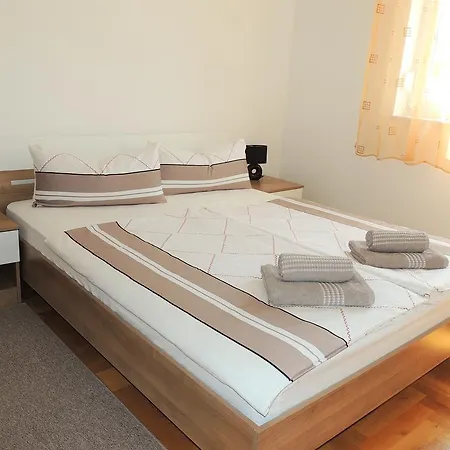 Cindy Apartman Lovran