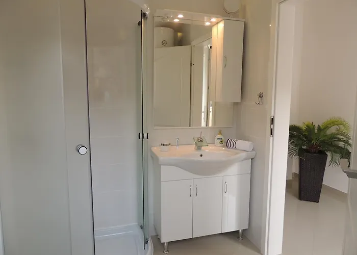 Cindy Apartman Lovran