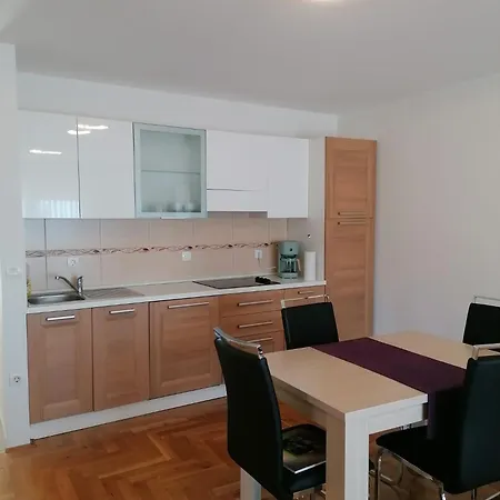 Cindy Apartment
