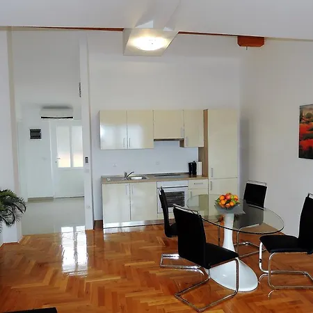 Cindy Apartment